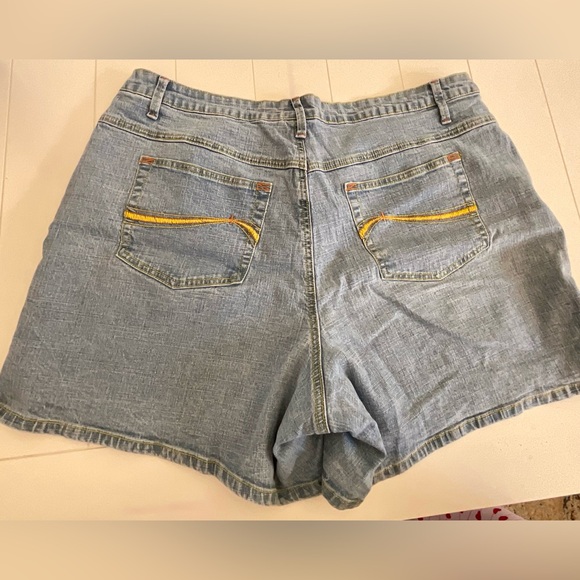 Carolina Blue shorts with yellow stitching on back pockets 20w - Picture 5 of 9